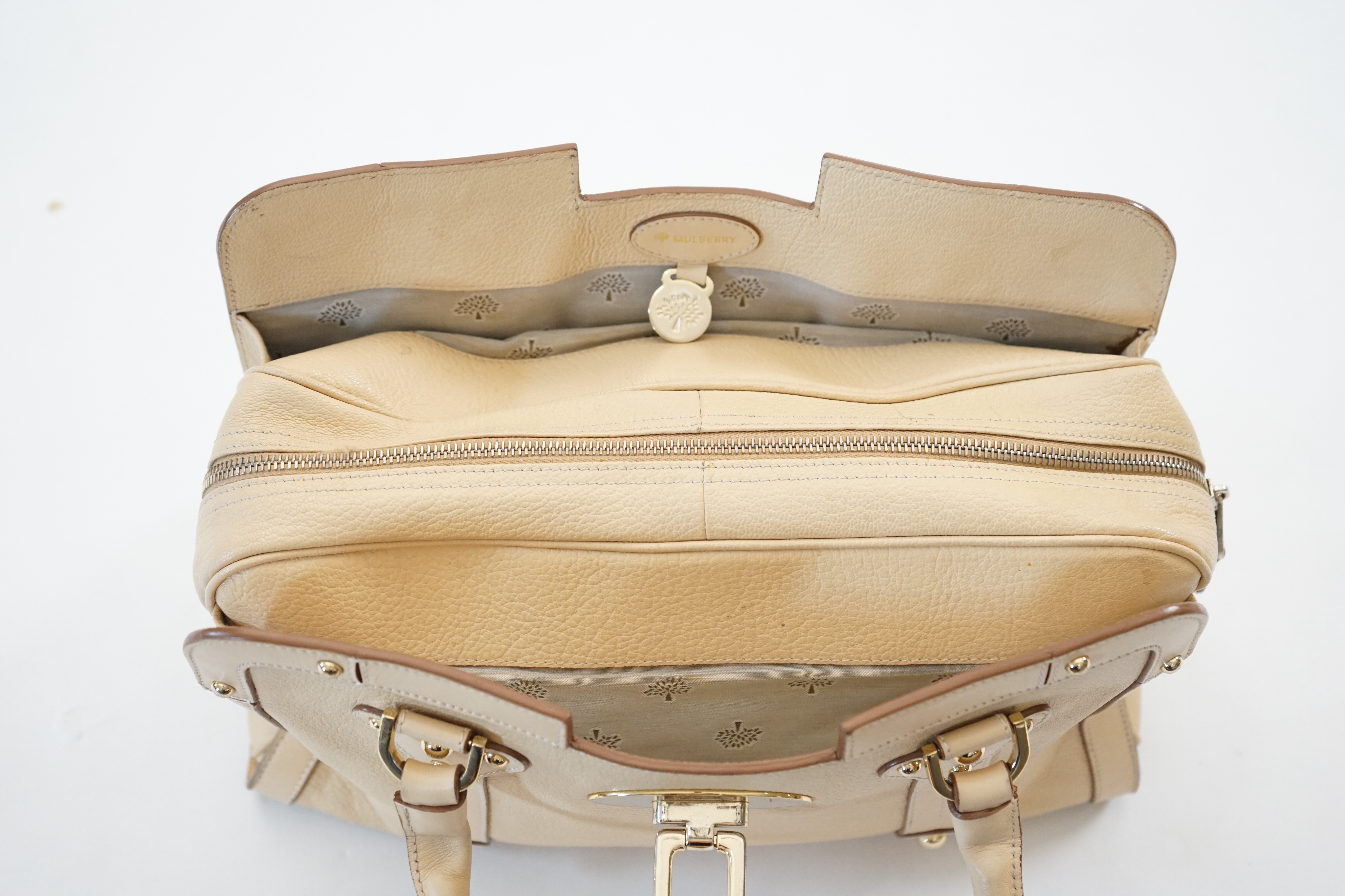 A Mulberry Fitzrovia beige tote/shoulder bag width 27cm, depth 15cm, height 22cm